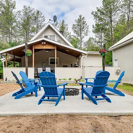 Cozy Vacation Rental Near Castle Rock Lake!